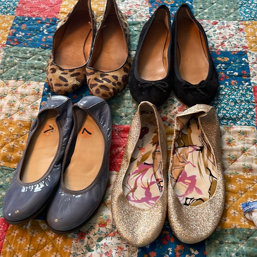 4 pair of flats